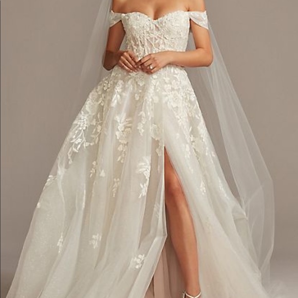 Wedding Dress - Picture 1 of 9